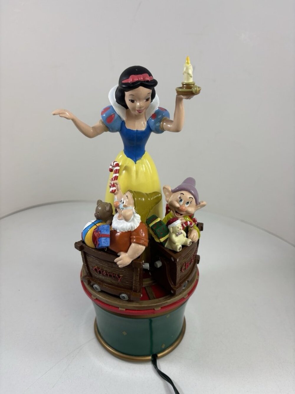 WALT DISNEY'S SNOW WHITE & THE SEVEN DWARFS MR CHRISTMAS Tabletop or Tree Topper - Picture 2 of 9